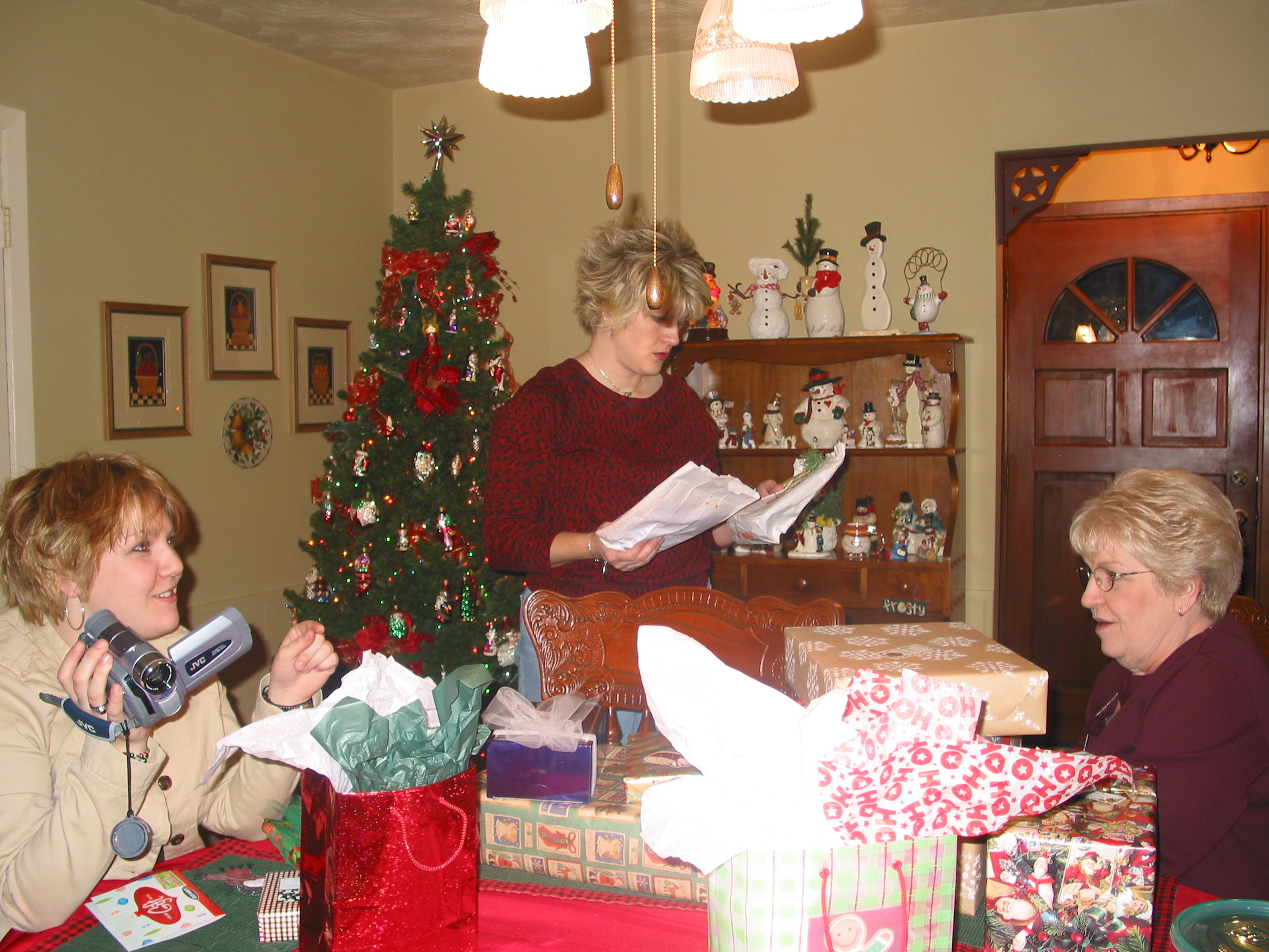 Michelle's annual "Lamp-Pull Shadow in the Face" shot. Not as good as usual this year.