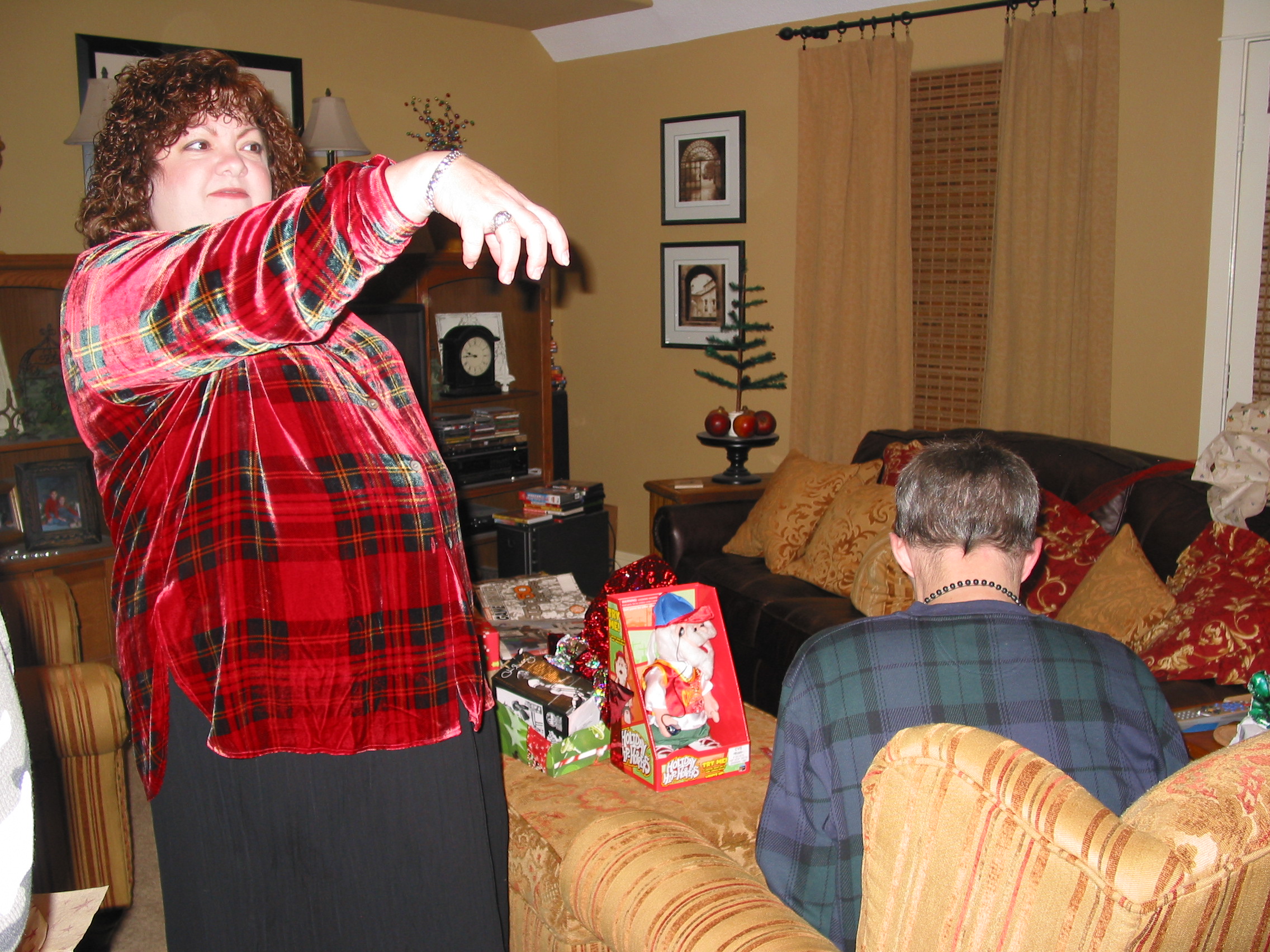 Lisa shows off her giant diamond ring