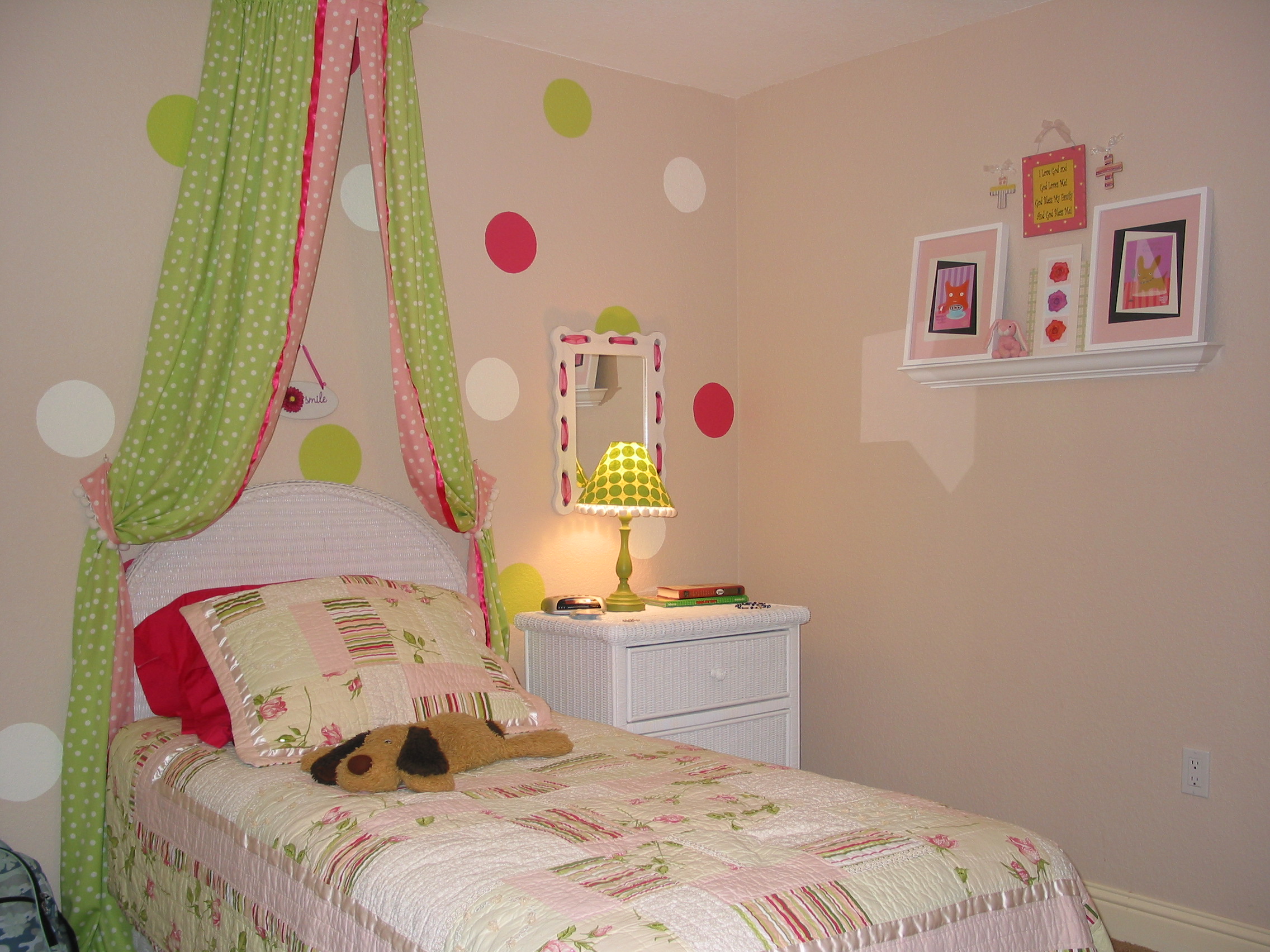 Another angle in Holly's room