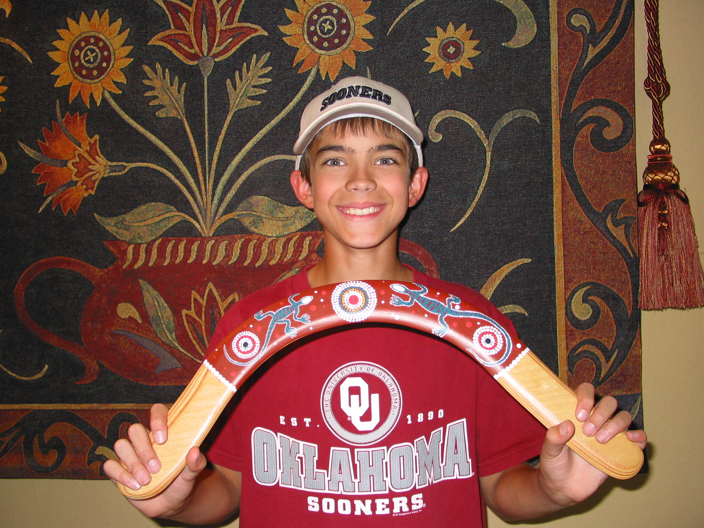 Ace with his pick from the prize table: A beautiful "Anaconda" boomerang by Alberto Sabal of Mar del Plata, Argentina.
