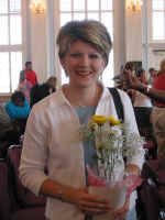 Michelle gets an award for helping out at school--June 2002.jpg (70986 bytes)