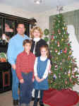 Armstrong Family at Christmas Tree 2001.jpg (204319 bytes)