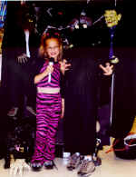 Armstrong Kids Halloween 2001.jpg (100981 bytes)
