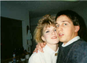 Self-Portrait at Irving Apartment (1986).jpg (60889 bytes)